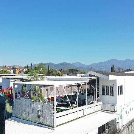 Kontena Hotel Batu  Εξωτερικό φωτογραφία