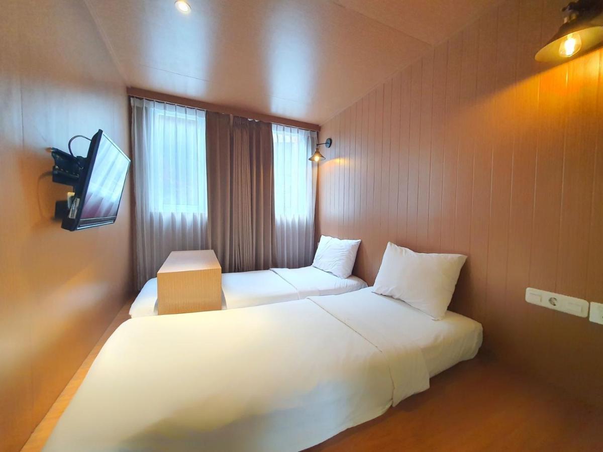Kontena Hotel Batu  Εξωτερικό φωτογραφία