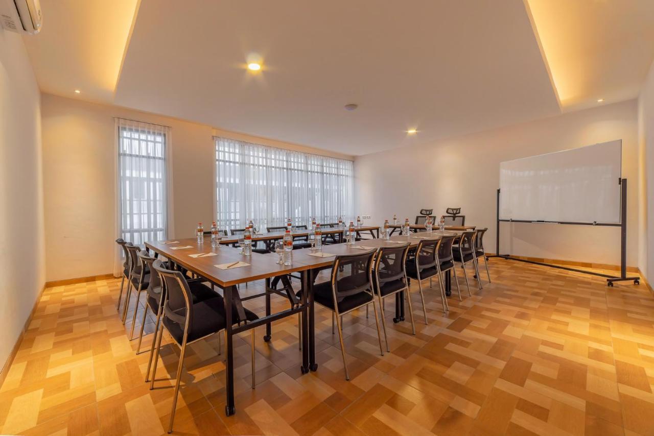 Kontena Hotel Batu  Εξωτερικό φωτογραφία