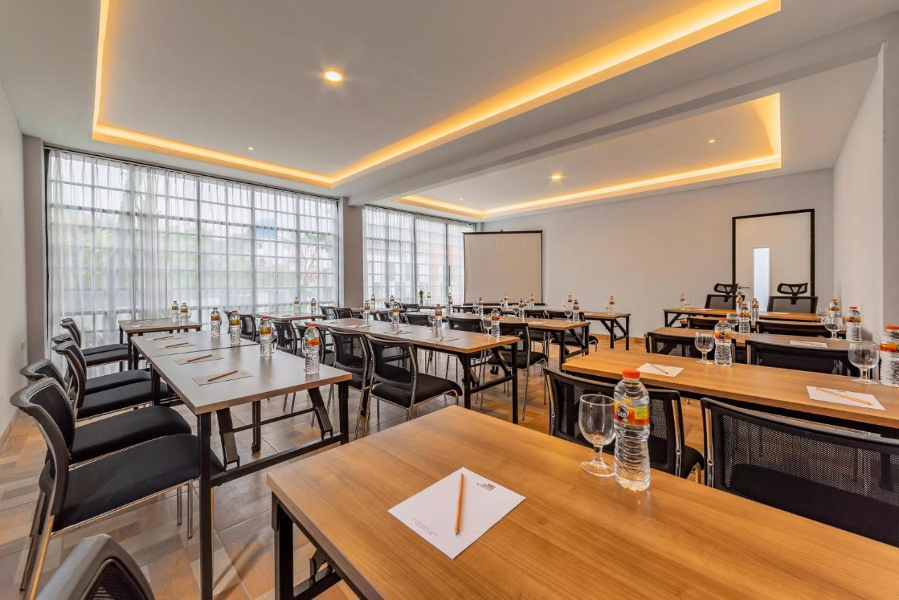 Kontena Hotel Batu  Εξωτερικό φωτογραφία