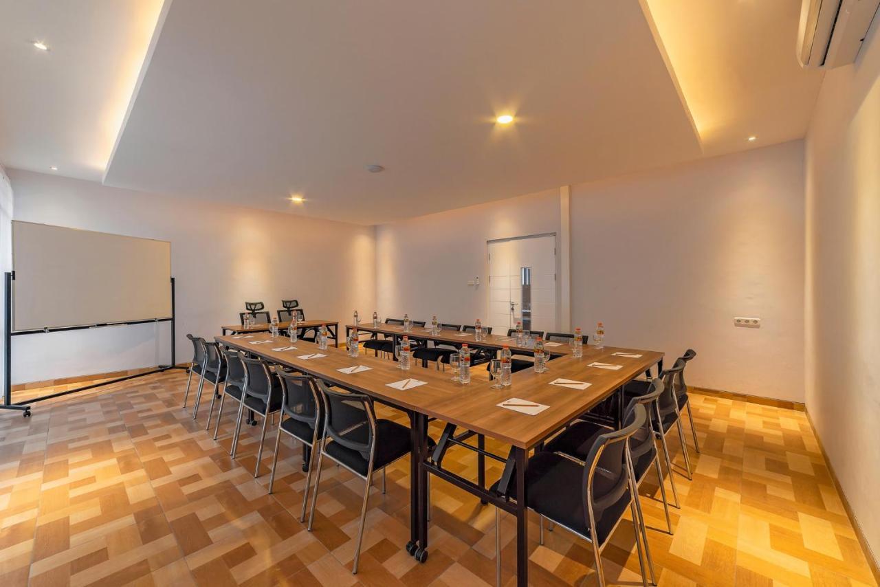 Kontena Hotel Batu  Εξωτερικό φωτογραφία
